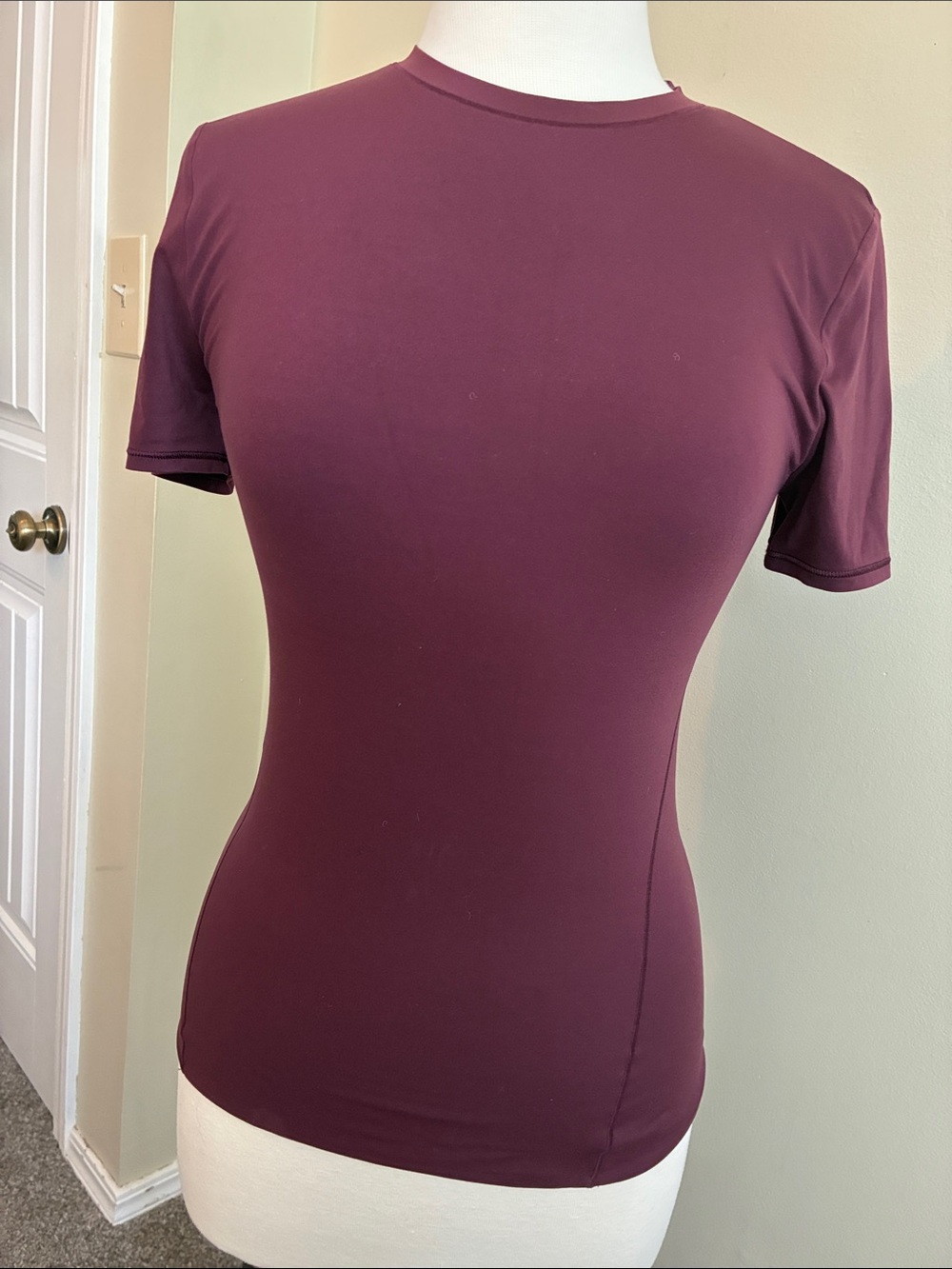 lululemon athletica Men's/Women's Short Sleeve compression Tee - Burgundy